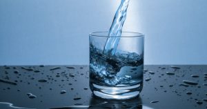 Чи можна пити воду на ніч