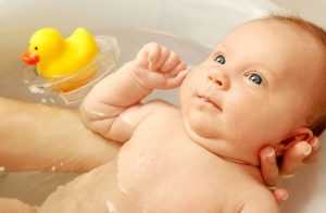 Нужно ли кипятить воду для купания младенцев