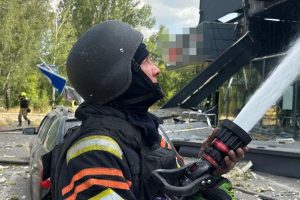 Чернігів під атакою дронів: пошкоджено інфраструктуру, троє поранених