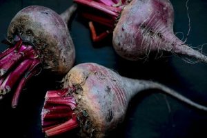 Дешевий буряковий сік знижує тиск: як він діє