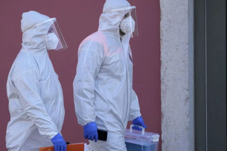 Смерть лаборантки в Росії: США стежать за підозрою на чуму