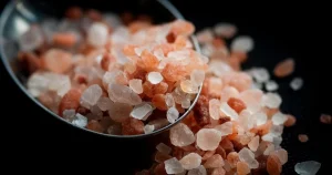 Користь морської солі: смак, шкіра і справжні межі